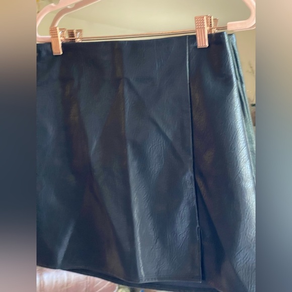 NWT Old Navy high waist Heritage Mini Black Jack Faux Leather Mini Skirt - Picture 3 of 11